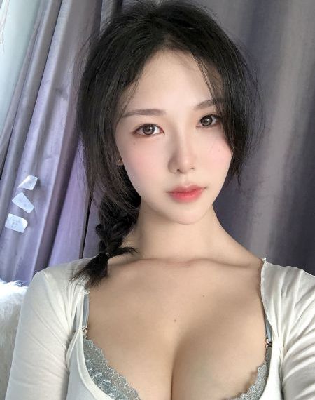 三个女教师撅着屁股公交摸_1080电影完整版